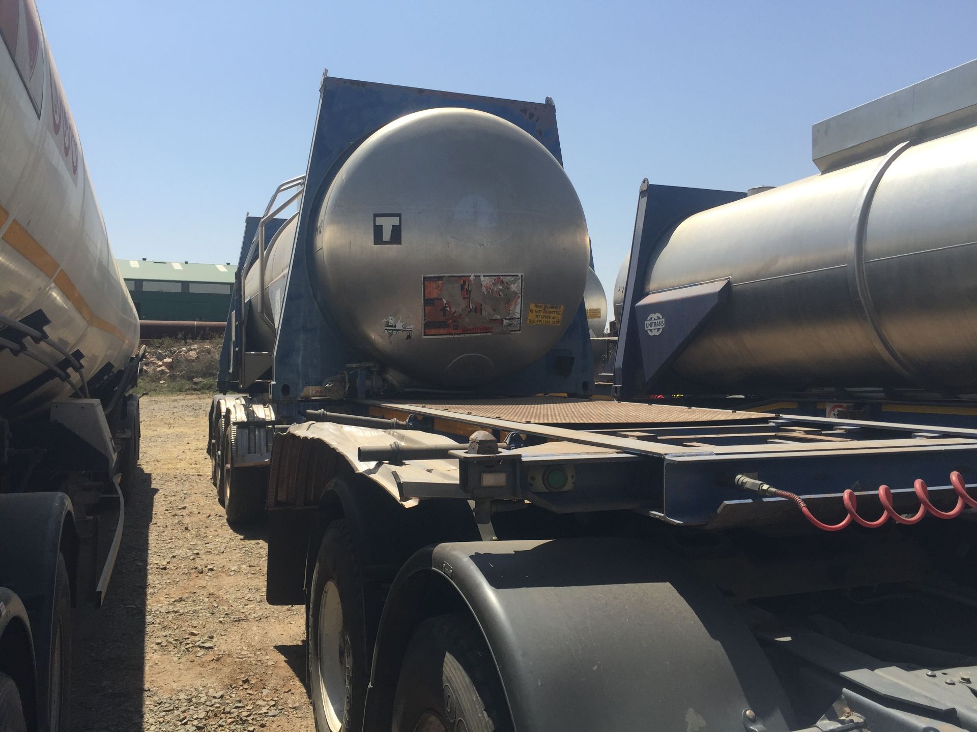 1995 TRI-AXLE STELETAL TRAILER WITH S/S TANK - (FBT094GP)