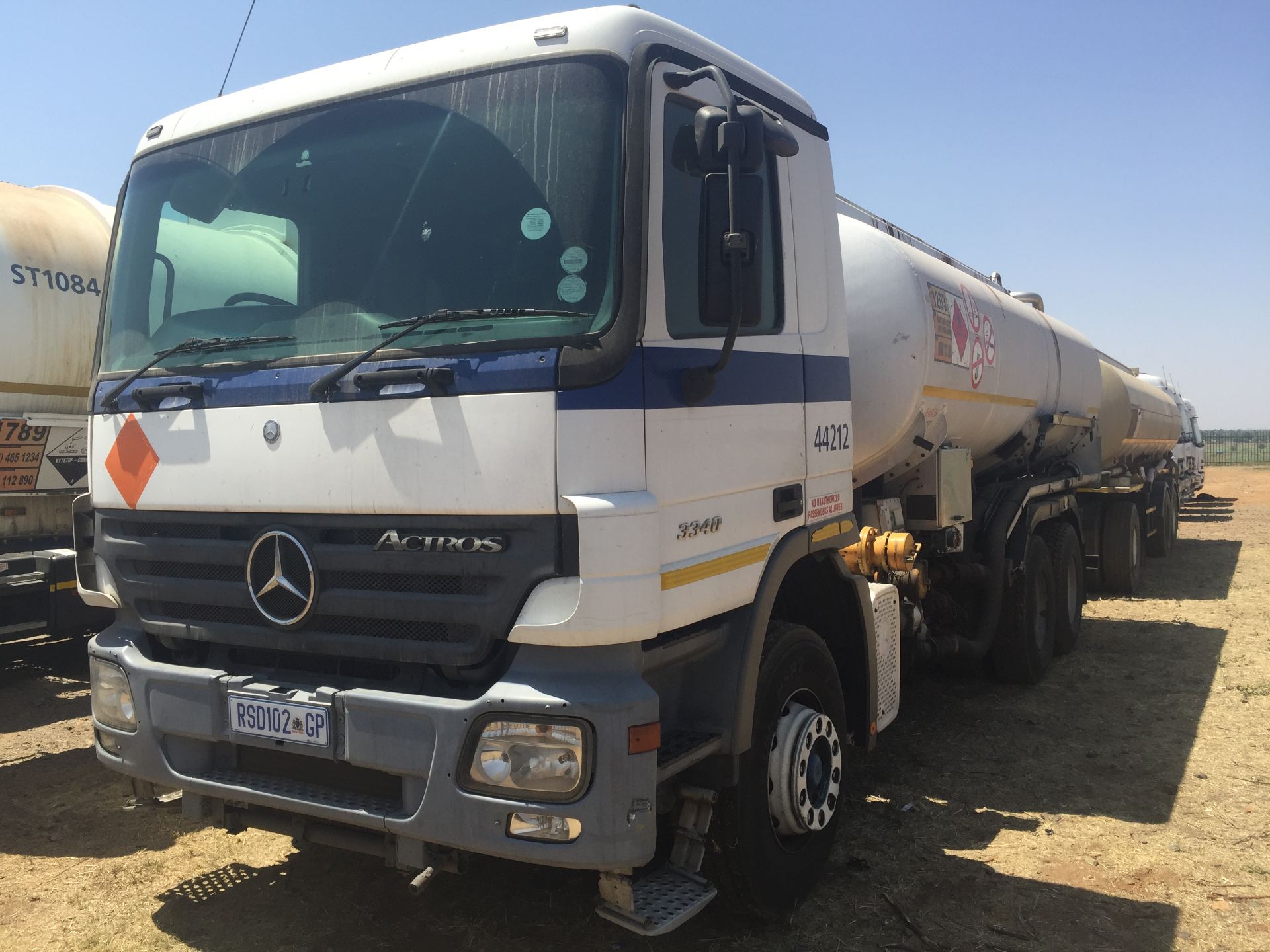 2004 M/BENZ ACTROS 3340 6X4 FUEL RIGID - (RSD102GP)