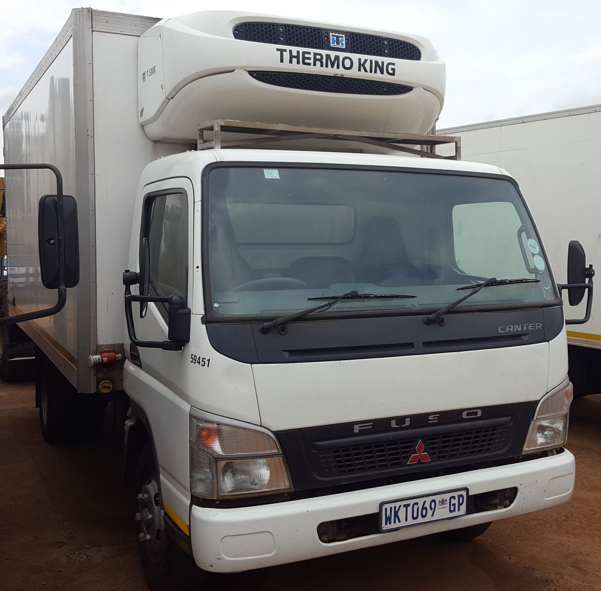 2007 MITSUBISHI FUSO CANTER FE7-136 REEFER - (WKT069GP)