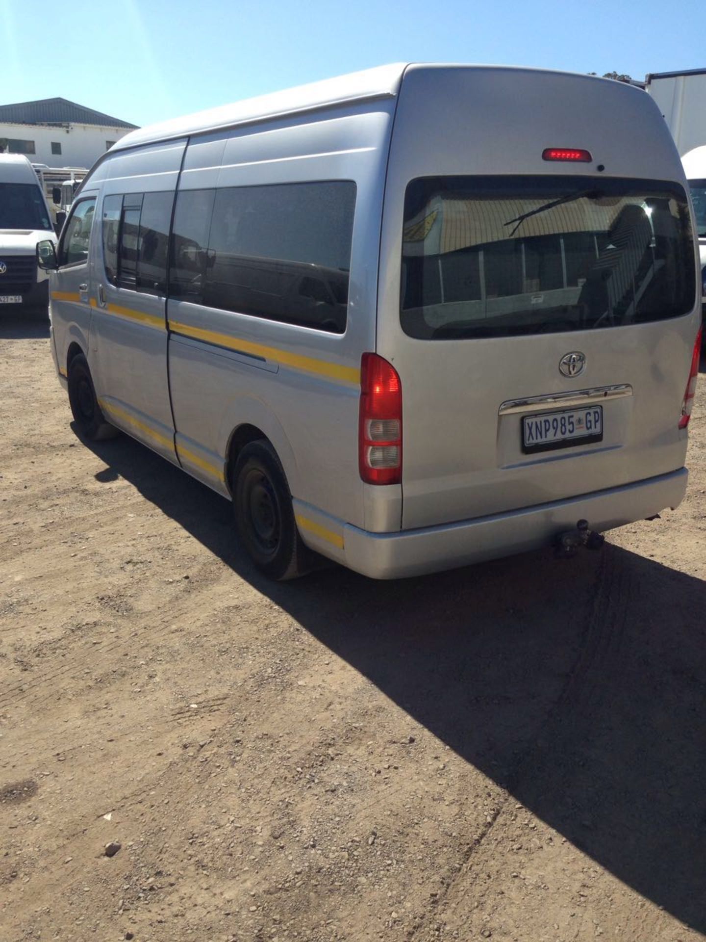 2008 TOYOTA QUANTUM 14 SEATER BUS - (XNP985GP) - Image 2 of 2