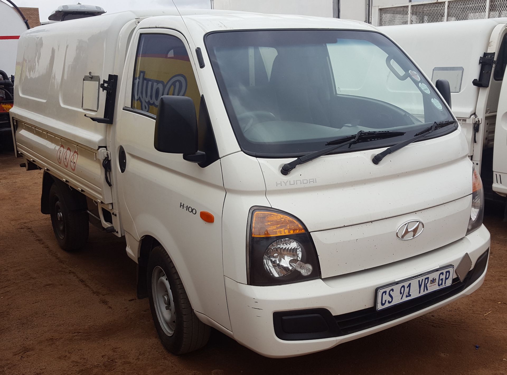 2013 HYUNDAI H100 D/SIDE WITH CANOPY - (CS91YRGP)