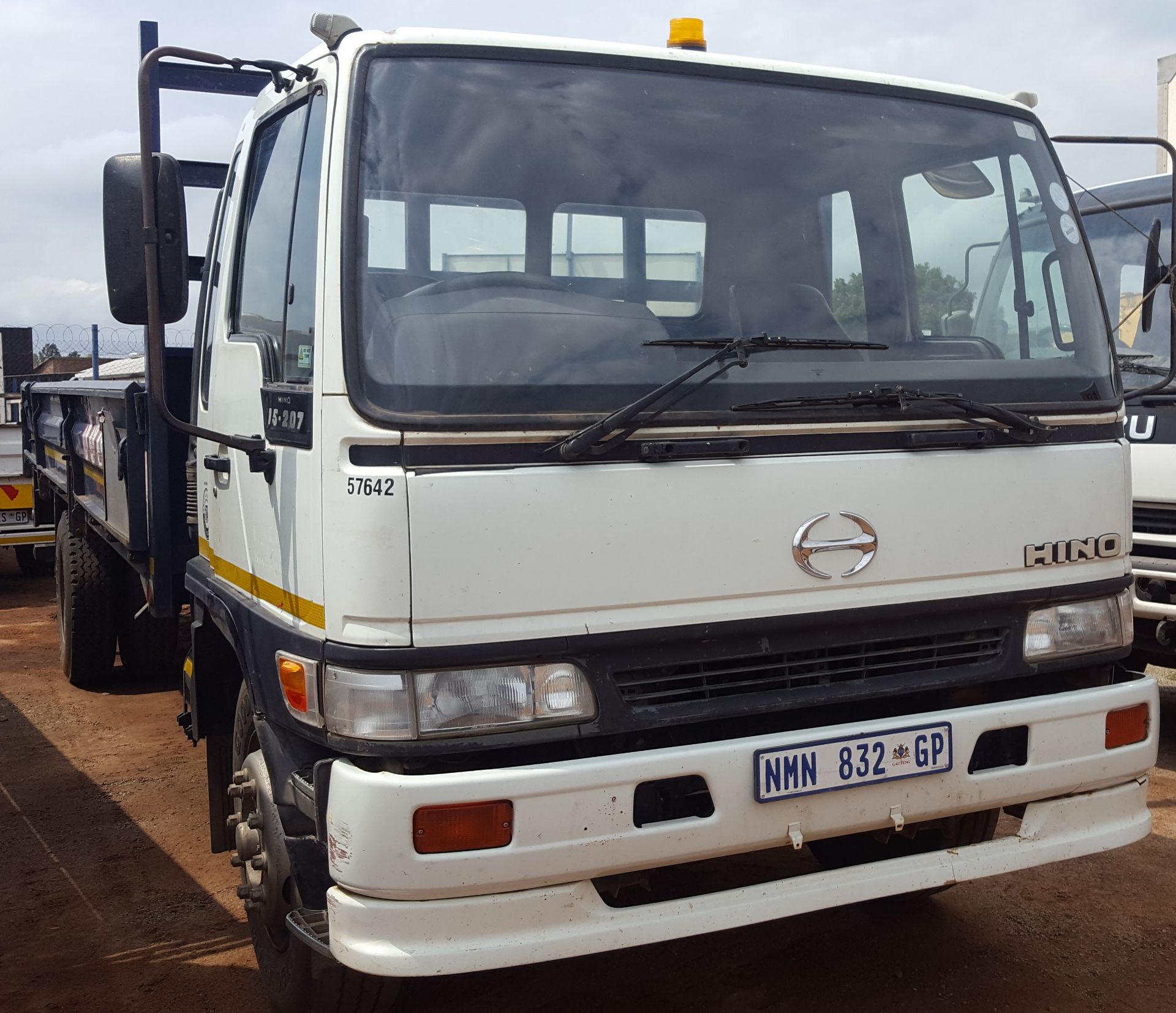 2002 TOYOTA HINO 15-207 D/SIDE - (NMN832GP)