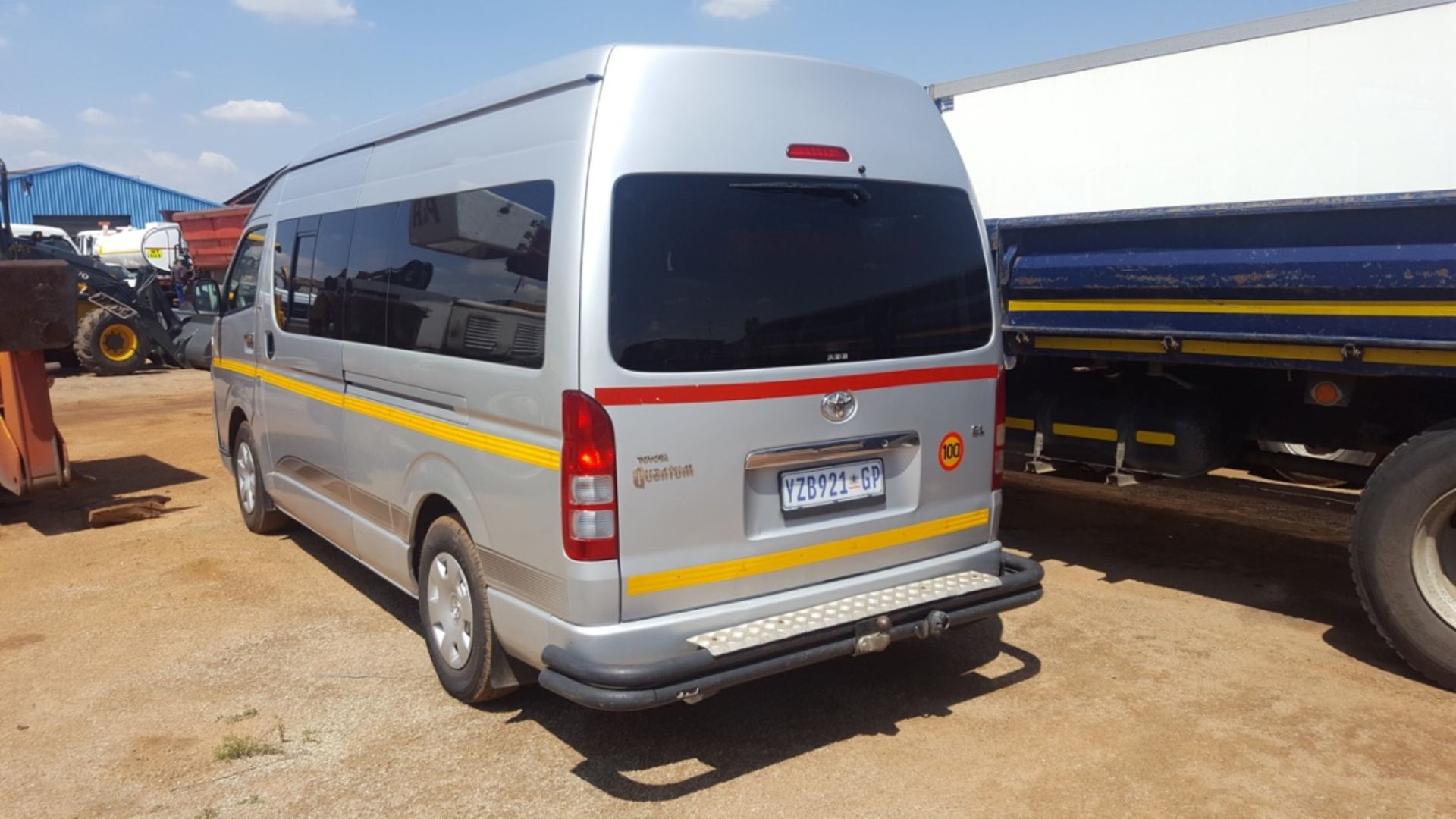 2010 TOYOTA QUANTUM 14 SEATER BUS - (YZB921GP) - Image 3 of 3