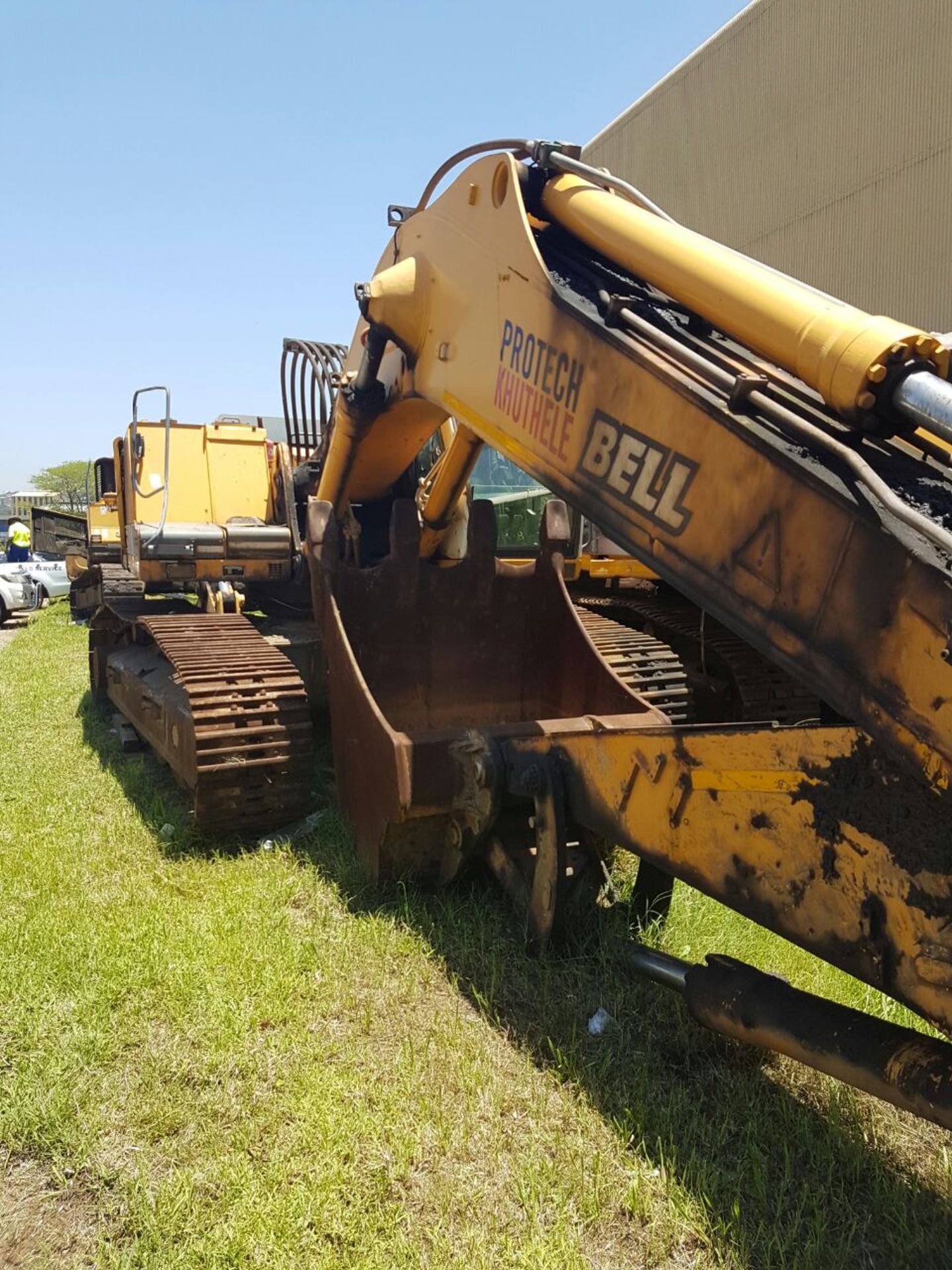 2011 LIEBHERR HX390E EXCAVATOR - NON-RUNNER - (LHX031770)