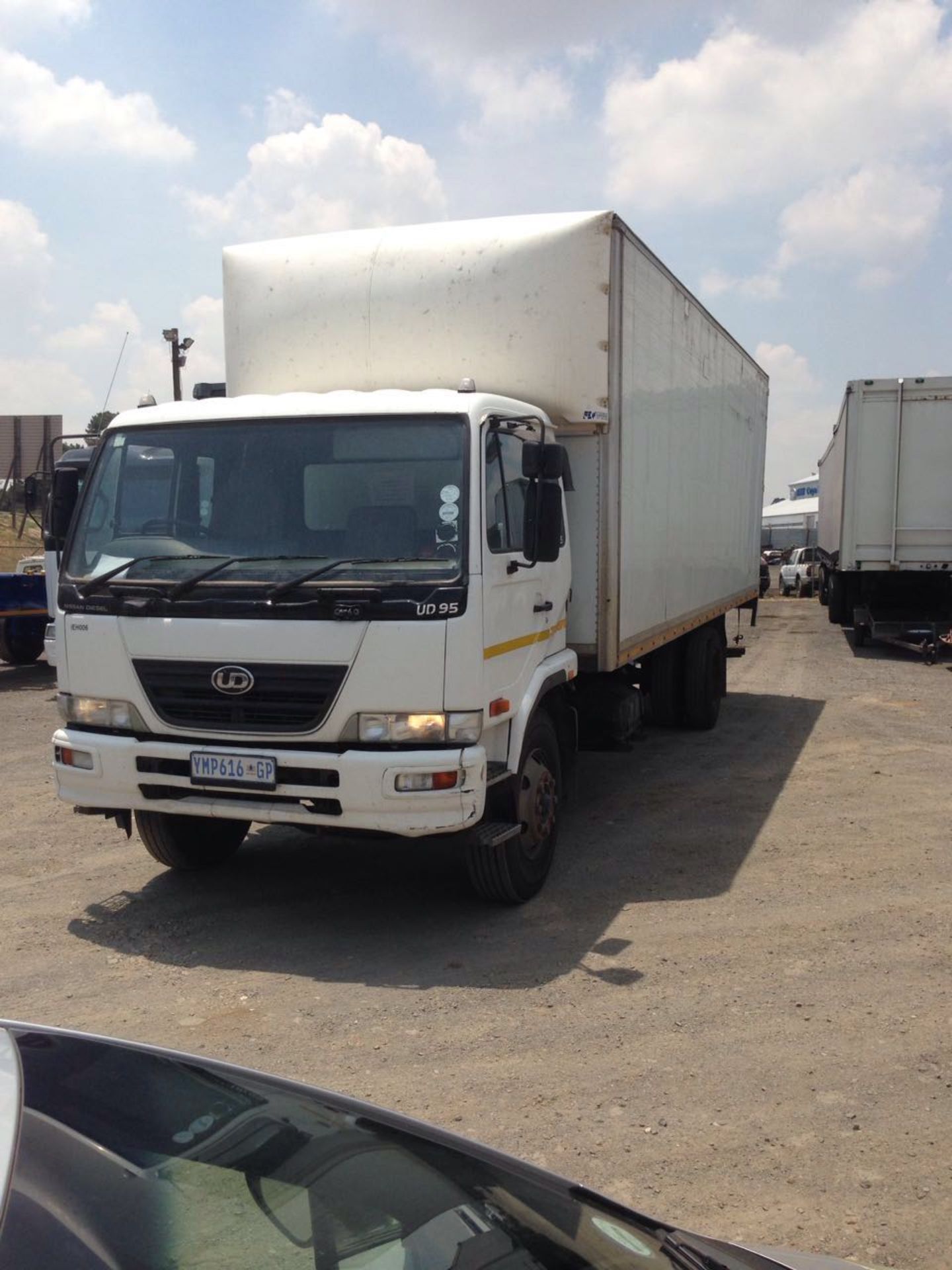 2009 NISSAN UD95 V/VAN - (YMP616GP)