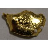 A SMELTED NUGGET OF RAW GOLD, approx. weight 13 grams, with signed hand written letter stating that