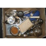 A BOX OF WHITE METAL ITEMS TO INCLUDE A HALLMARKED SILVER PICTURE FRAME