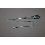 A SILVER HANDLED BUTTONHOOK + HALLMARKED SILVER SUGAR TONGS  (2)