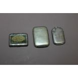 A HALLMARKED SILVER VESTA CASE TOGETHER WITH ANOTHER + A COLLECTABLE TABLET TIN (3)