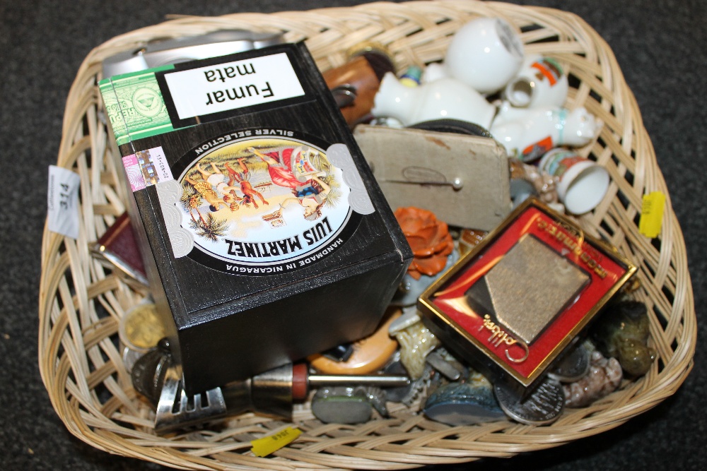 A TRAY OF COLLECTABLES TO INCLUDE COINAGE, MARBLES, CRESTED WARE ETC.