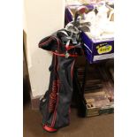 A SET OF GOLF CLUBS AND BAG