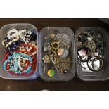 A QUANTITY OF ASSORTED COSTUME JEWELLERY