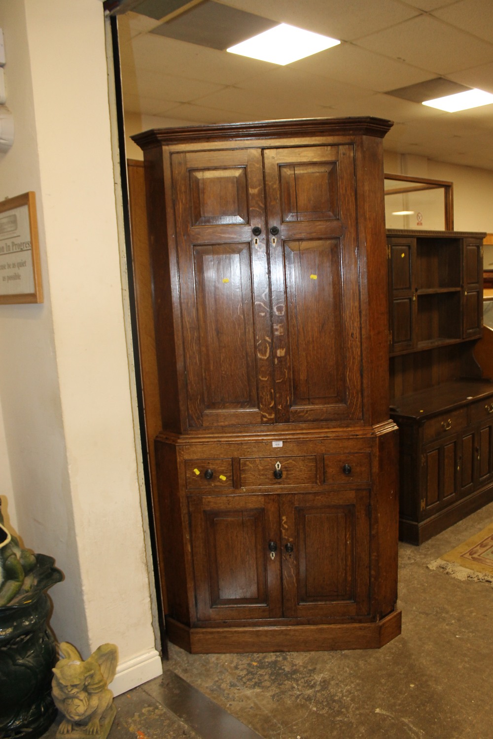 A LARGE GEORGIAN OAK CORNER CUPBOARD WITH ONE DRAWER AND TWO DUMMY DRAWERS