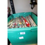 A LARGE QUANTITY OF KNITTING NEEDLES