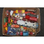 A TRAY OF TOY CARS AND VEHICLES TO INC DINKY, CORGI, TRIANG ETC