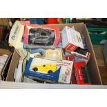 A BOX OF COLLECTABLE TOY CARS TO INC CORGI EXAMPLES