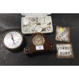 A SELECTION OF COLLECTABLES TO INCLUDE WATCH PINS, MINIATURE MANTLE CLOCK, TWO CAST PLAQUES, ETC