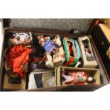 A VINTAGE SUITCASE CONTAINING A QUANTITY OF VINTAGE DOLLS