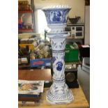 A BLUE & WHITE JARDINIERE & STAND BY C. DELFTS