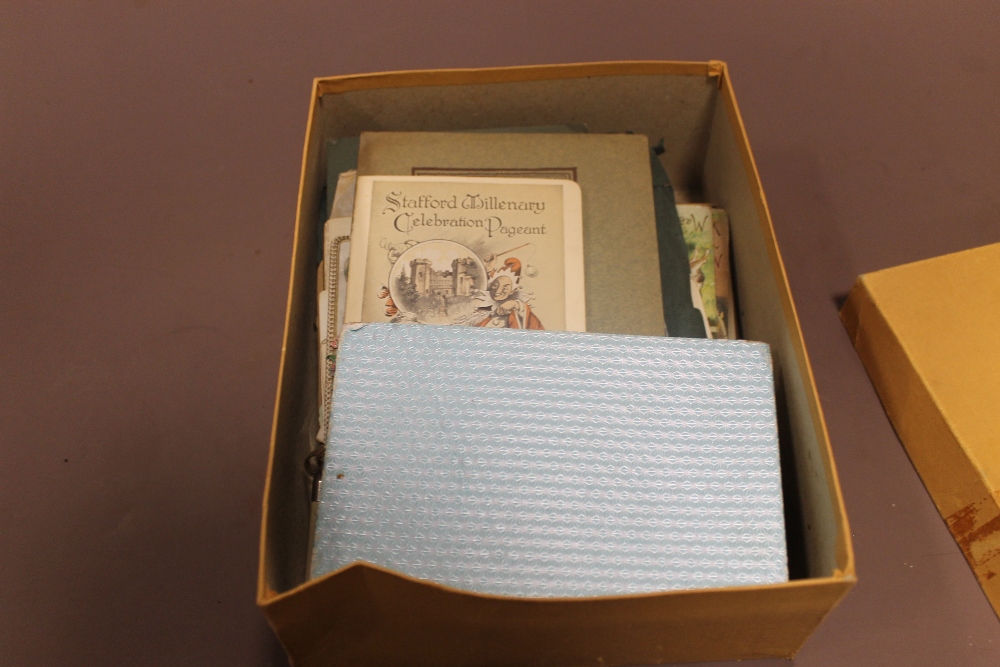 A BOX OF VINTAGE EPHEMERA TO INCLUDE GREETINGS CARDS