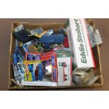 A TRAY OF COLLECTABLES TO INCLUDE TOY CARS, KEYRINGS, MEDALS, PLAQUES ETC