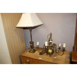 A PAIR OF BRASS FIVE BRANCH CHANDELIERS + A TABLE LAMP (3)