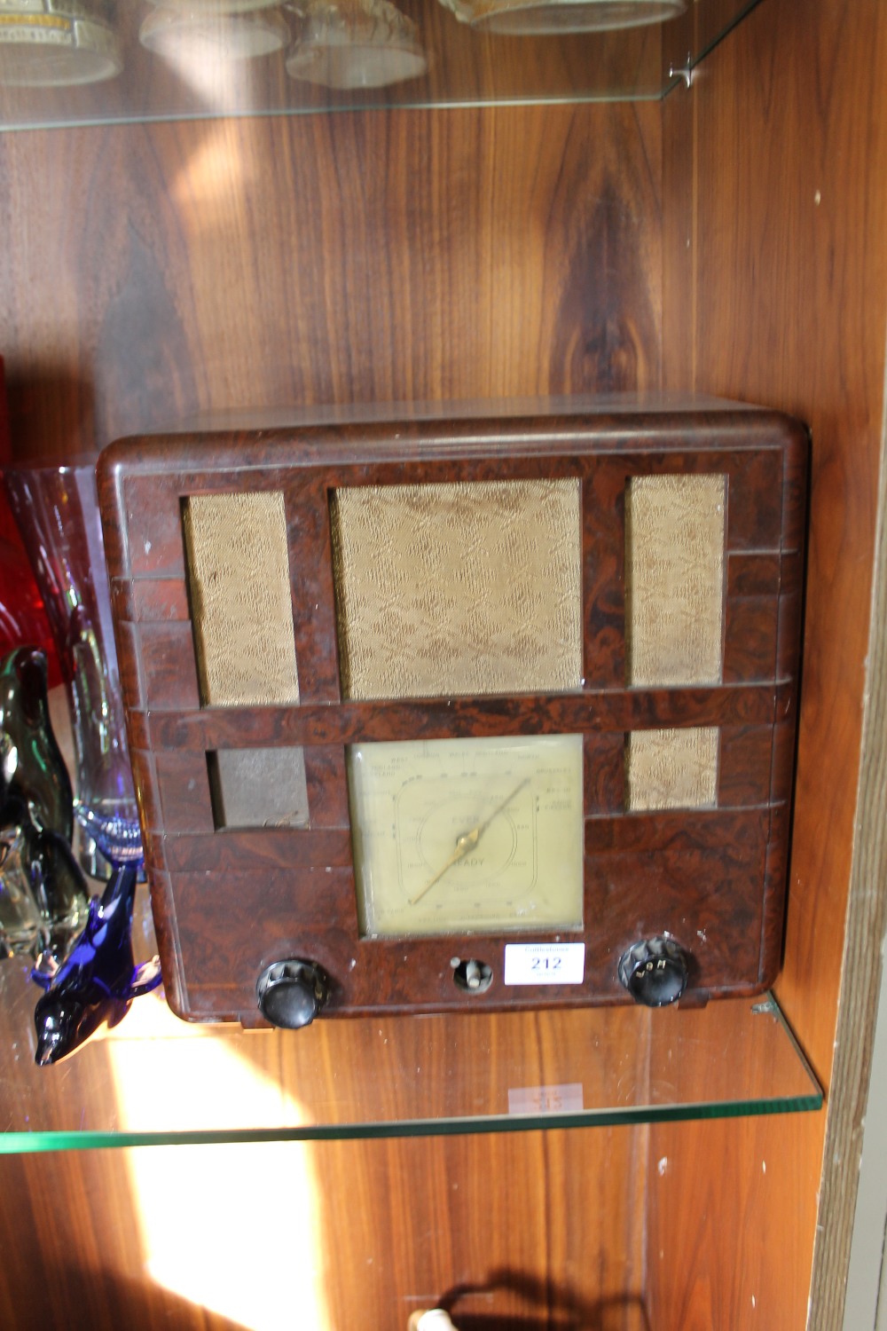 A BOX CONTAINING A VINTAGE ART DECO STYLE BAKELITE RADIO