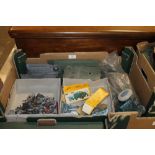 A BOX OF VINTAGE MILITARY TOYS & FIGURES INC DUNGEON & DRAGON FIGURES