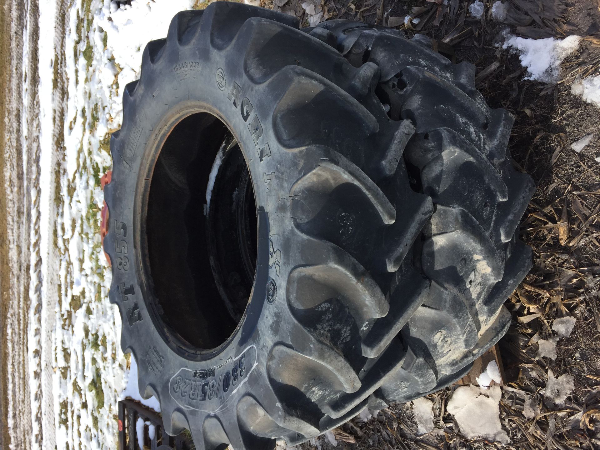 380 X 28 TIRES - Image 2 of 3