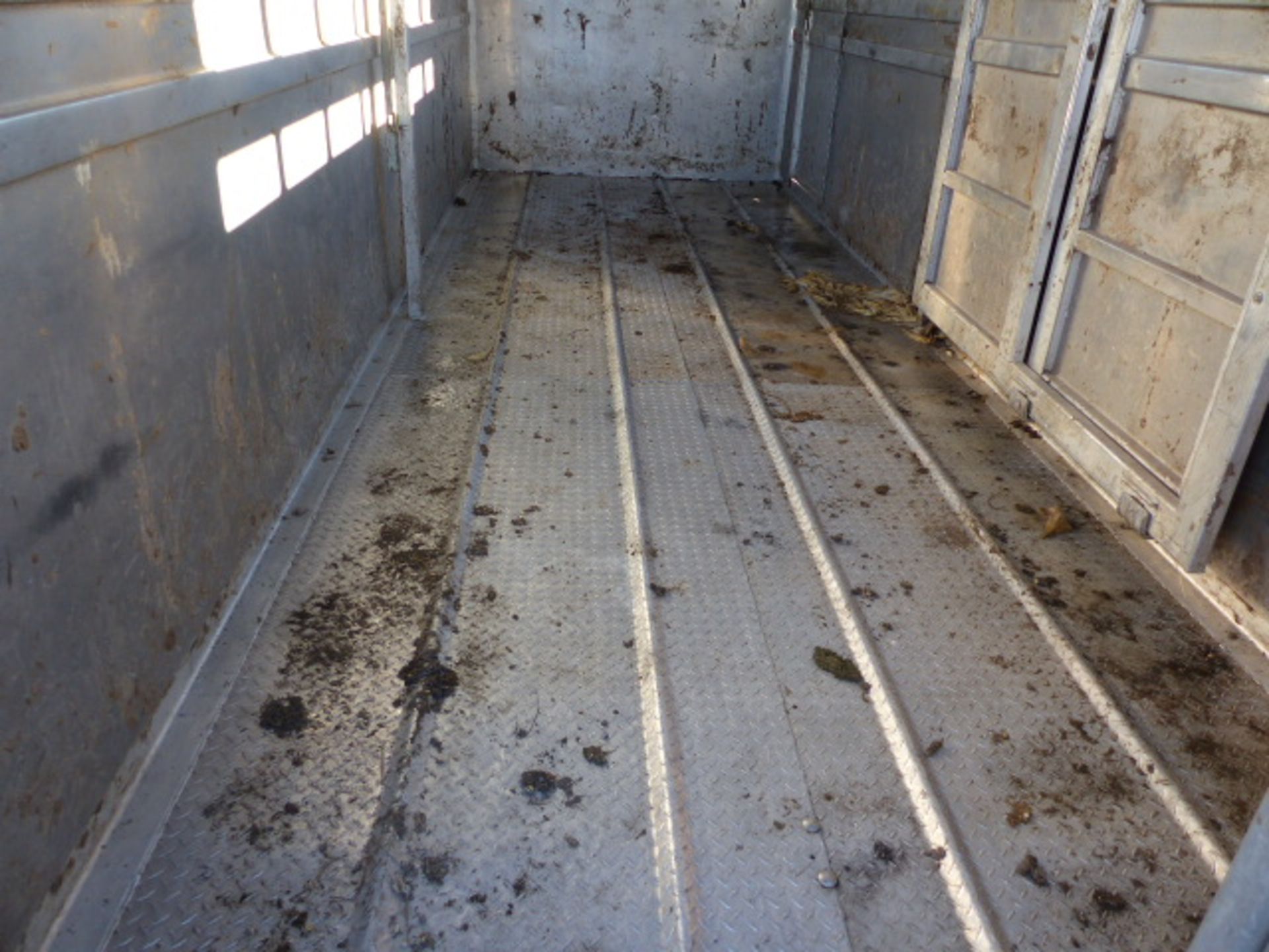 LIVESTOCK TRAILER - Image 3 of 7