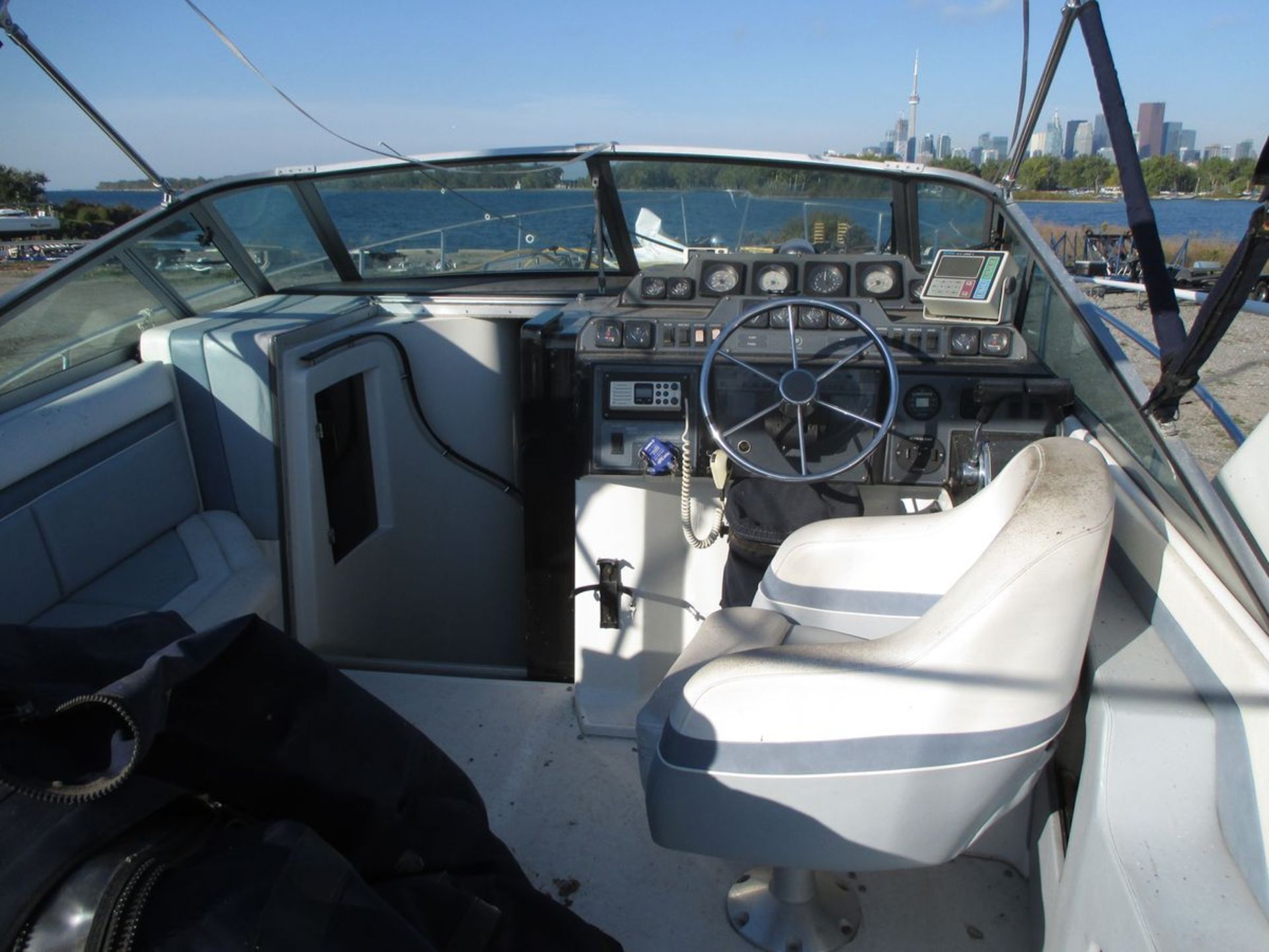 1990 DORAL PRESTANCIA 30'L / 10' BEAM CABIN CRUISER W/ (2) MERCRUISER 4.3L V6 ALPHA ONE ENGINES, - Bild 5 aus 10