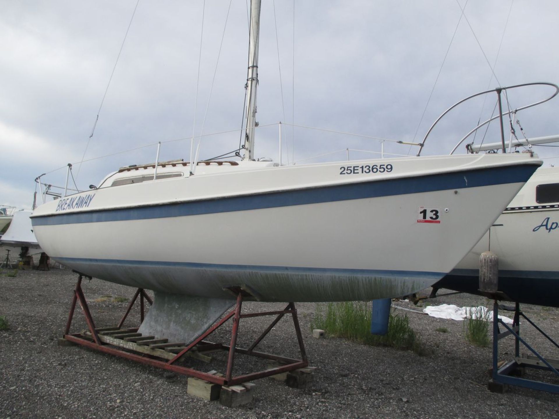 TANZER 26.4'L / 8.8' BEAM SAILBOAT W/ HONDA 100 4-STROKE OUTBOARD MOTOR C/W CARRIAGE & SAIL, REG#