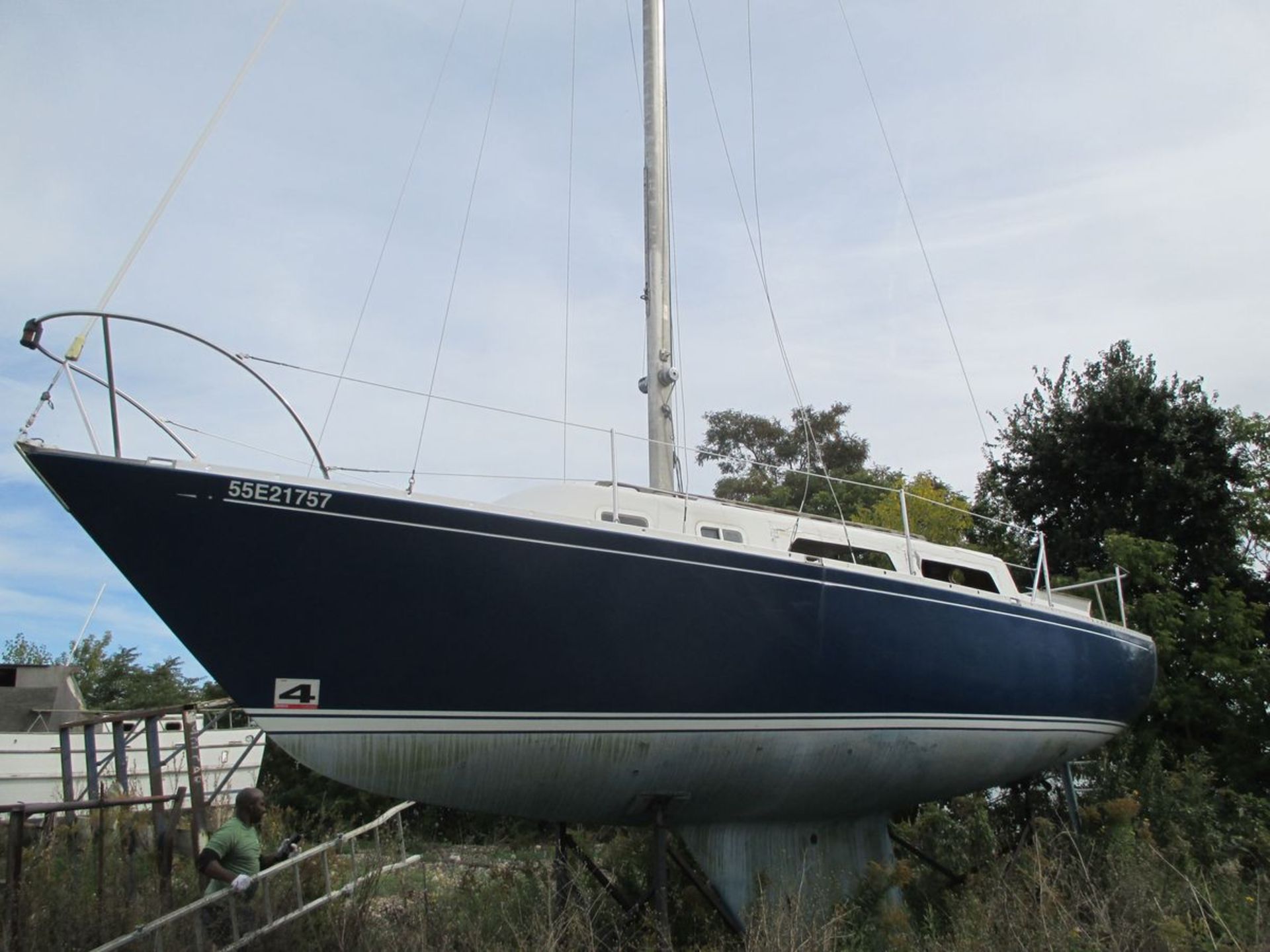 1973 ISLANDER 30'L / 10'BEAM SAILBOAT W/ 4-CYLINDER ENGINE C/W CRADLE, REG # 55E21757 (NO SAILS)