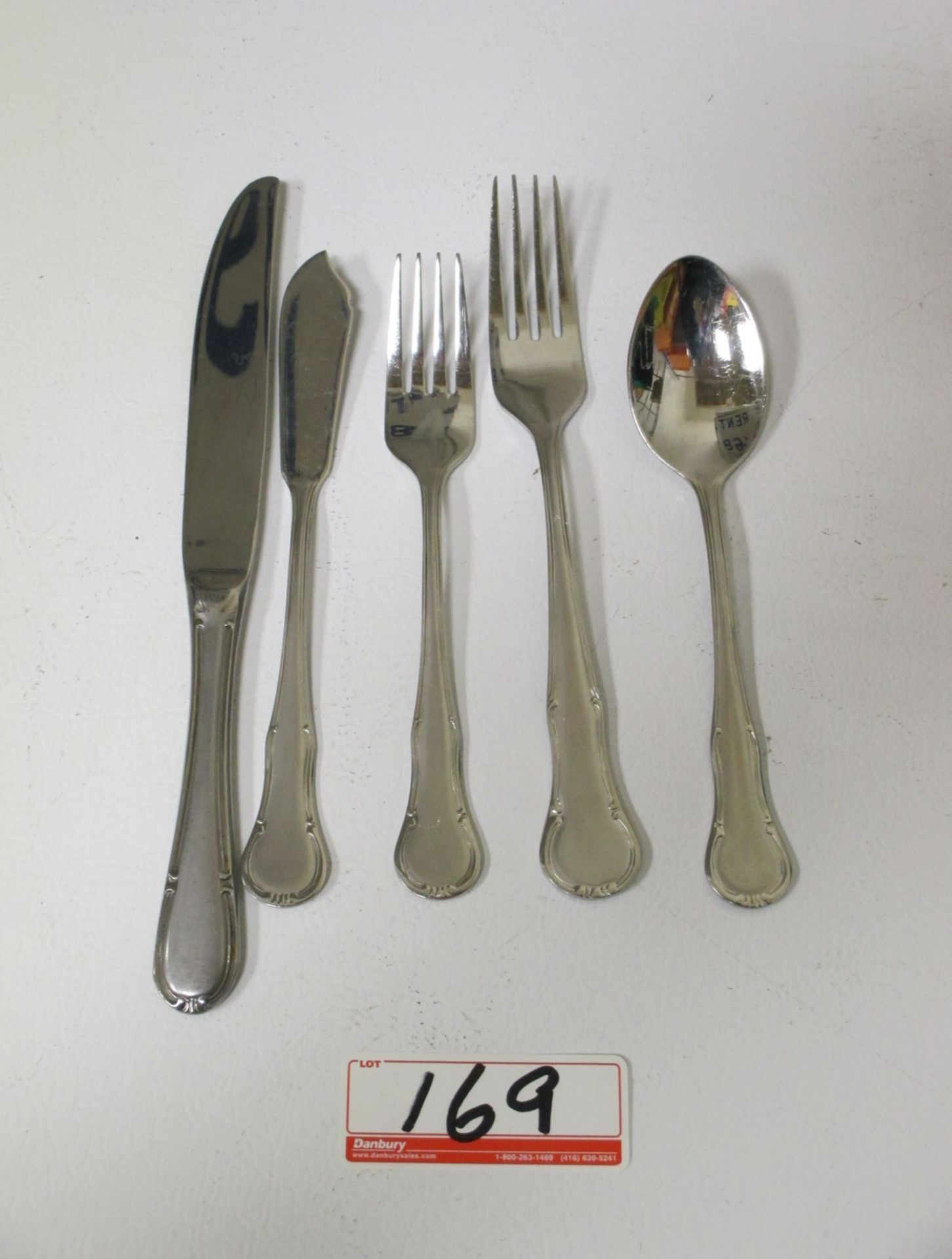 SET - MARSEILLE 18/10 (3 PC) CUTLERY SETS (DINNER + DESSERT FORKS, TEA SPOONS, TABLE + BUTTER KNIFE)