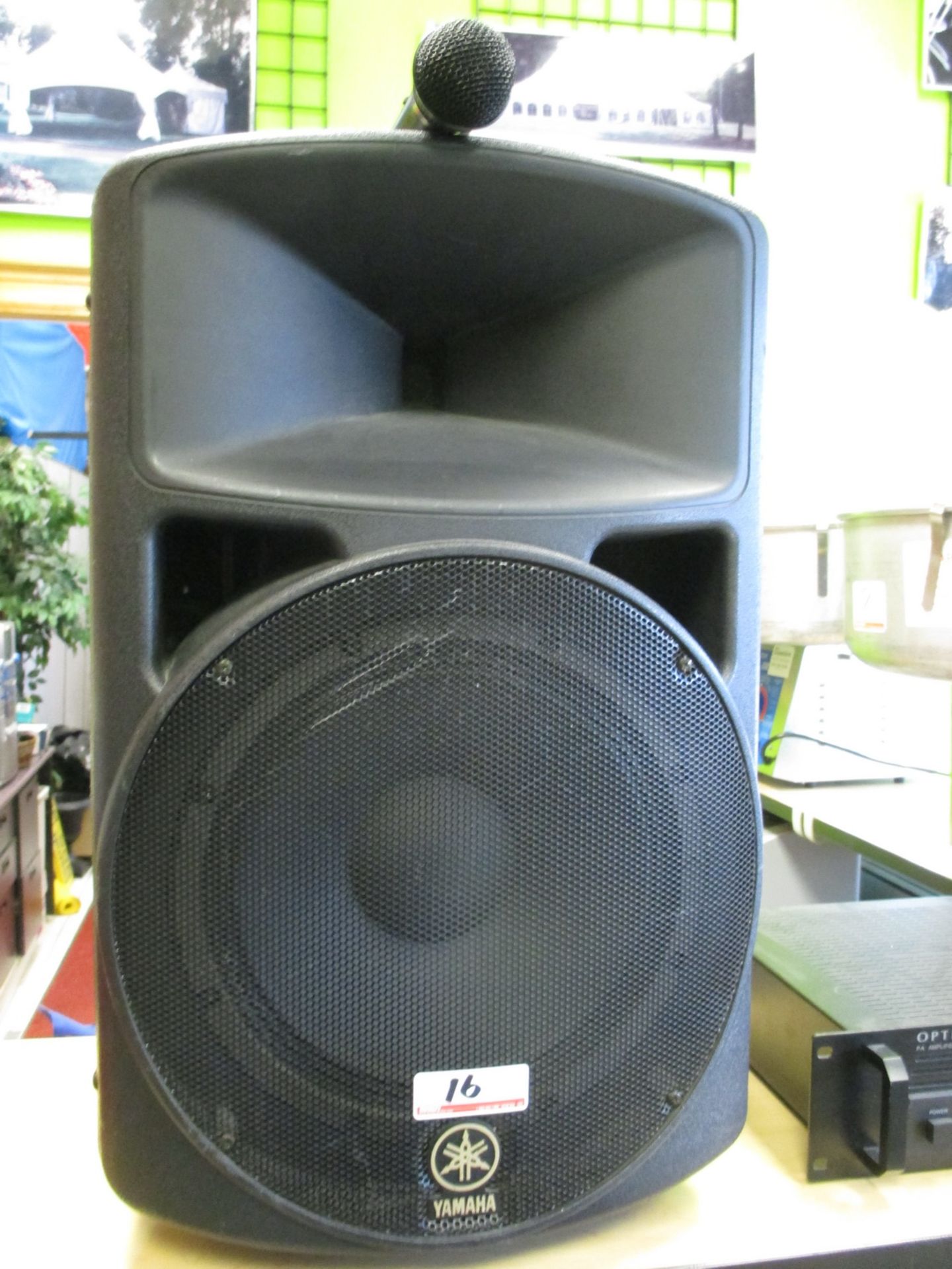 YAMAHA MS300 100-WATT POWERED SPEAKER