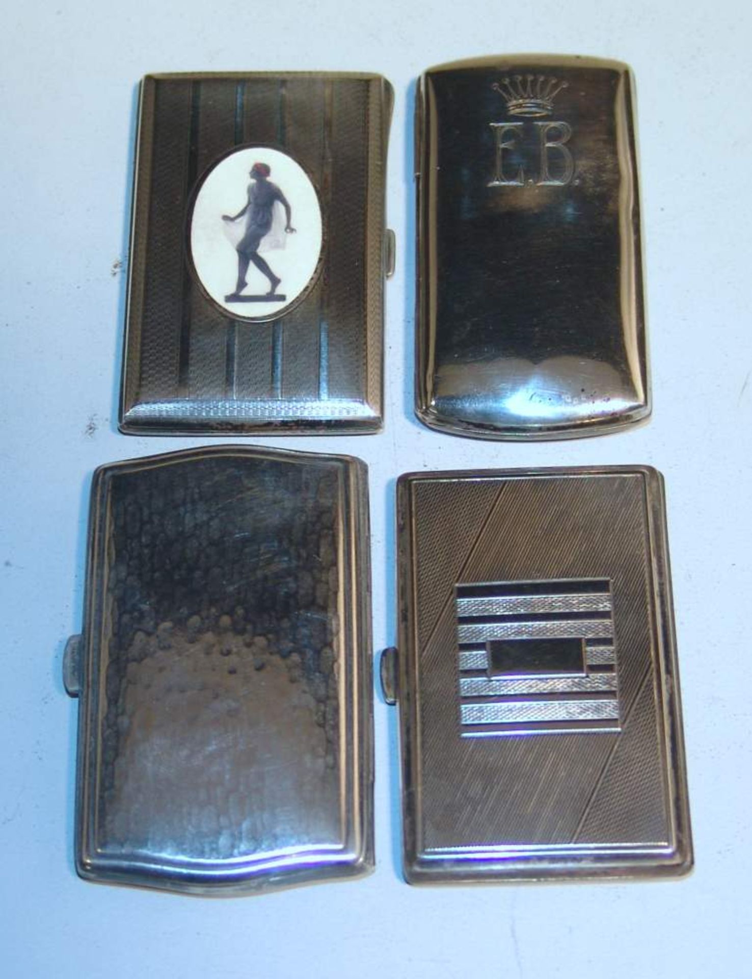 Konvolut von 4 hist, Zigarettendosen,Silber,um 1900 meist 800er Silber,eine Dose mit ovaler