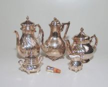 Teekanne mit Zuckerdose und Milchkanne,Barock-Stil Weißporzellan mit dicker Silberauflage, 3-