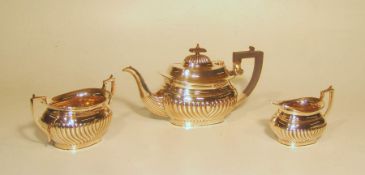 Teekern,Queen-Anne-Stil,England 20.Jhd. versilbert,klassische Kanne mit passendem Sahnegießer und