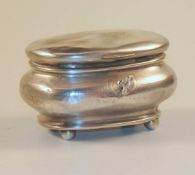 Zuckerdose,Silber, deutsch,um 1880 Silber graviert,auf Kugelfüßen stehendes Behältnis mit gebauchter