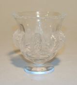 Rene Lalique, Wingen sur Moder: kleine Vase,"Dampierre" farbloses Kristallglas teiweise mattiert,