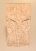 Kreuzigungsszene Kalksteinrelief archaisch-expressive Darstellung der Kreuzigung mit den