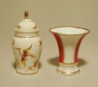 Porzellanmanufaktur August Roloff, Münster (Manufakturmarke aufglasur um 1923): 2 Vasen