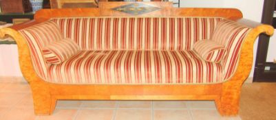 Sofa,Biedermeier,norddeutsch um 1820 Birke massiv und furniert,auf der Rückenlehne feine