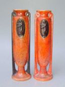 2 Art Deco Keramikvasen Orange Laufglasur mit rostbraunen Einsprenkelungen, am Boden jeweils gemarkt