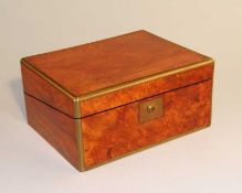 Kassette, sog."Writing Box", England, um 1850 Nussbaum Maserfurnier auf Hartholz, klassische Writing
