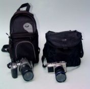 2 Digitalkameras Canon Eos und Olympus jeweils in Tasche und mit 2 Wechselopjektiven. Funktion nicht