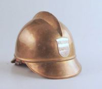 Feuerwehr-Helm, 19. Jhd. Messing, Helm mit aufgesetztem Feuerwehr-Schild, orig. Lederfütterung und