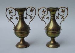 5 Teile Dekoratives, 2 Konsolen, 1 Säule, 2 Altarvasen Stuck, Holz geschnitzt und Messing, Vasen