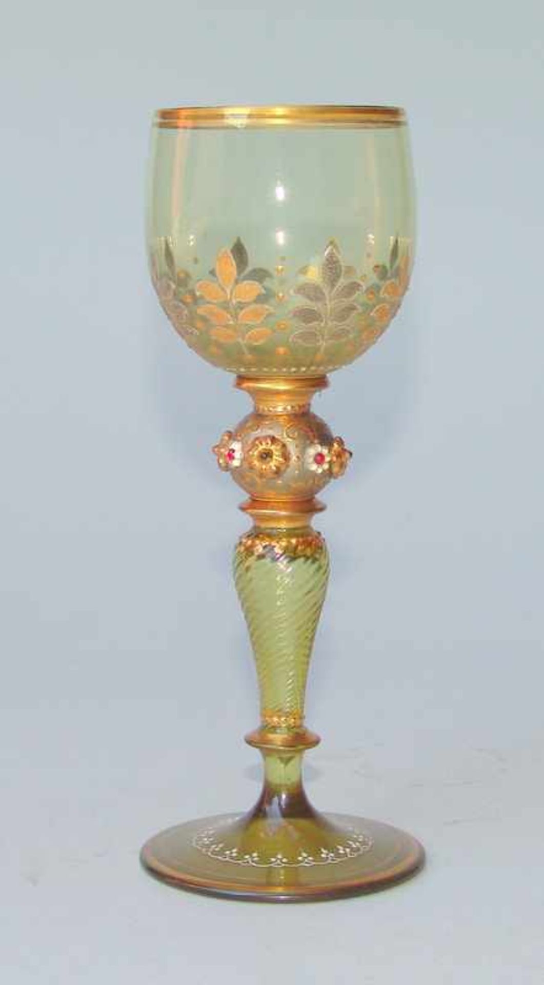 Theresienthal, Kristallglasmanufaktur: 3 Prunk-Gläser, um 1900 farbloses und hell-lindgrünes Glas
