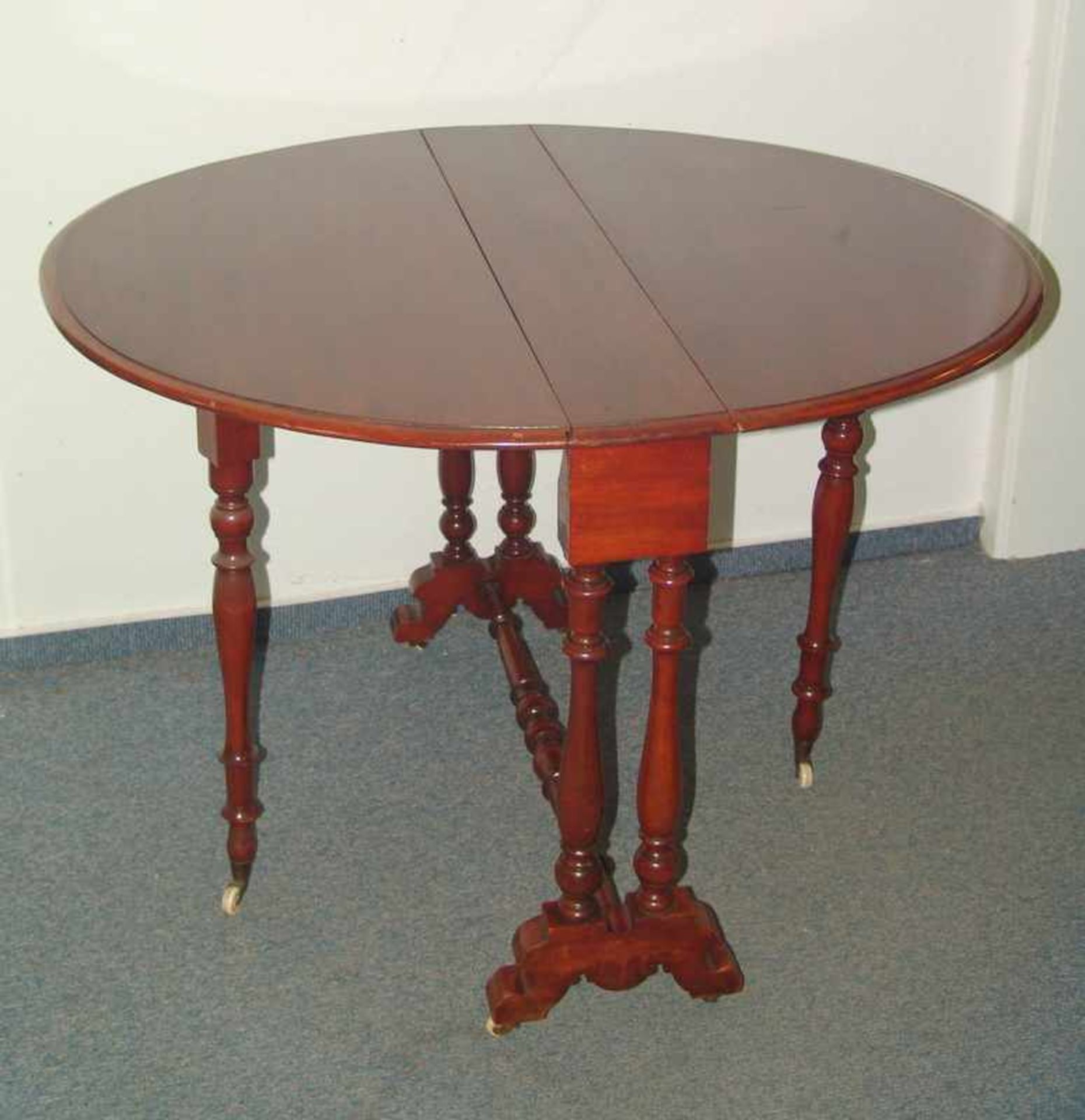 Victorianischer Gateleg Table, Ende 19.Jhd. Mahagoni massiv, aufwendig gedrechseltes Gestell mit - Bild 2 aus 2